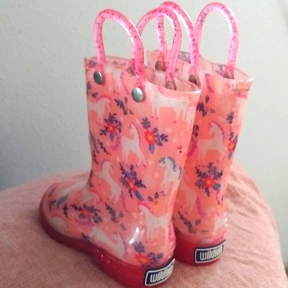 RAIN BOOTS